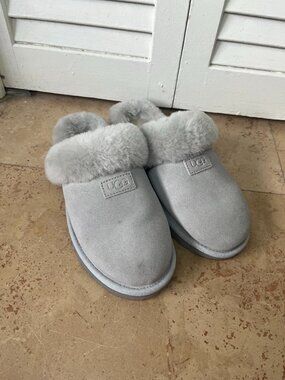 UGG Gray Clog Slippers Women’s Size 8 Cozy Shearling Slip On